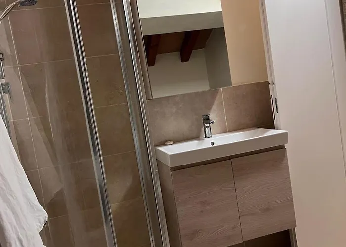 Piazza Del Castello كابري